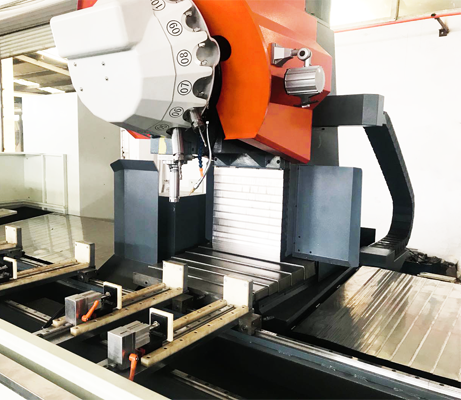 五轴向型材复合数控加工中心TLBD5-CNC-550*6500B