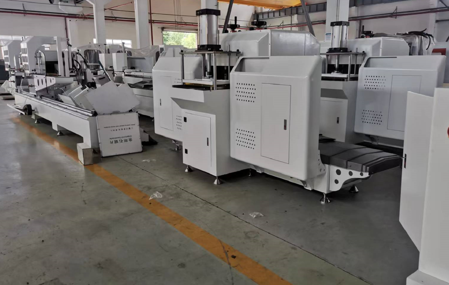 门窗设备制造商众多，门窗企业要如何选择？_上海信驰天利门窗设备制造有限公司