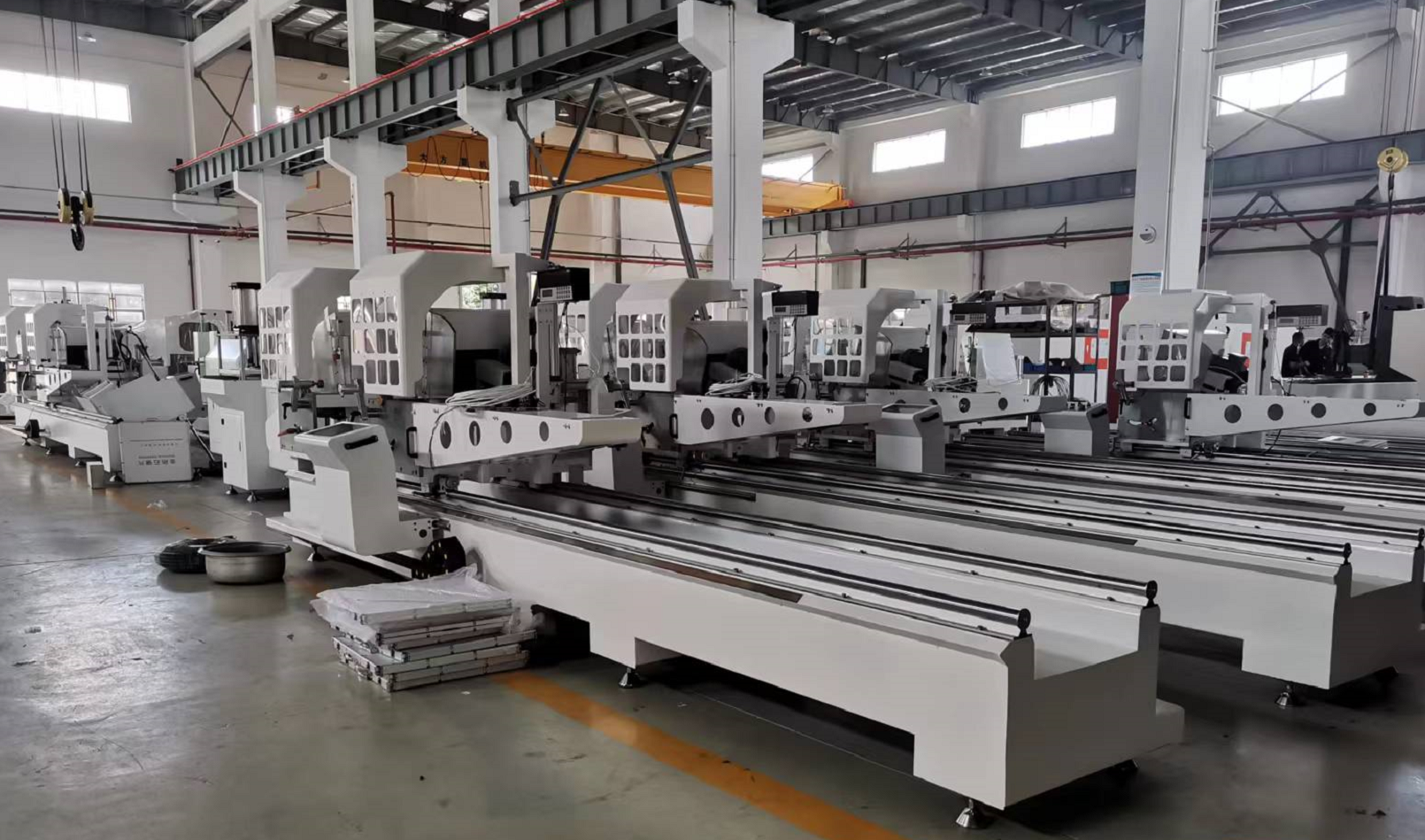 门窗设备制造商众多，门窗企业要如何选择？_上海信驰天利门窗设备制造有限公司